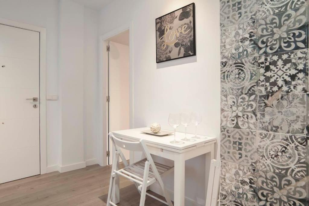 Moderno Apartamento En Plaza Merced Malaga Zewnętrze zdjęcie